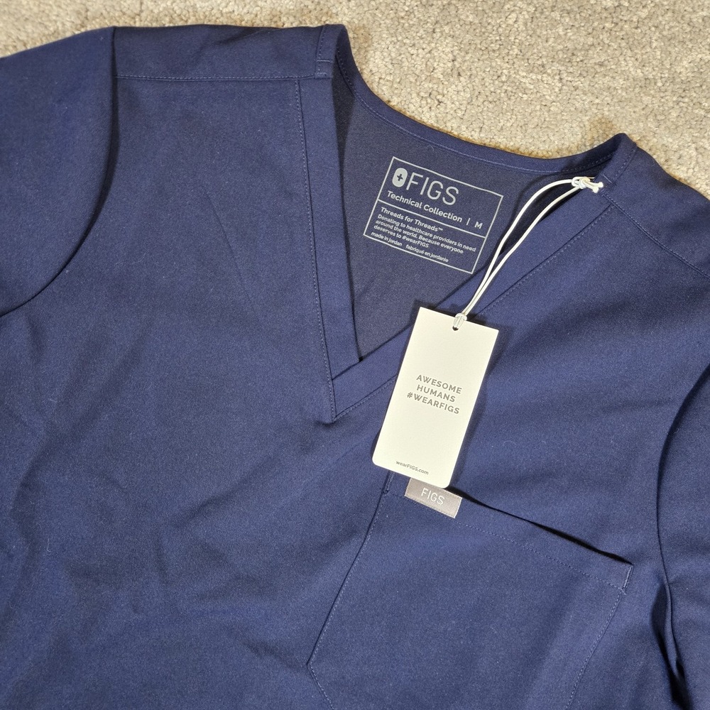 FIGS Catarina One-Pocket Scrub Top Womens Medium NWT Dark Navy Blue V-Neck